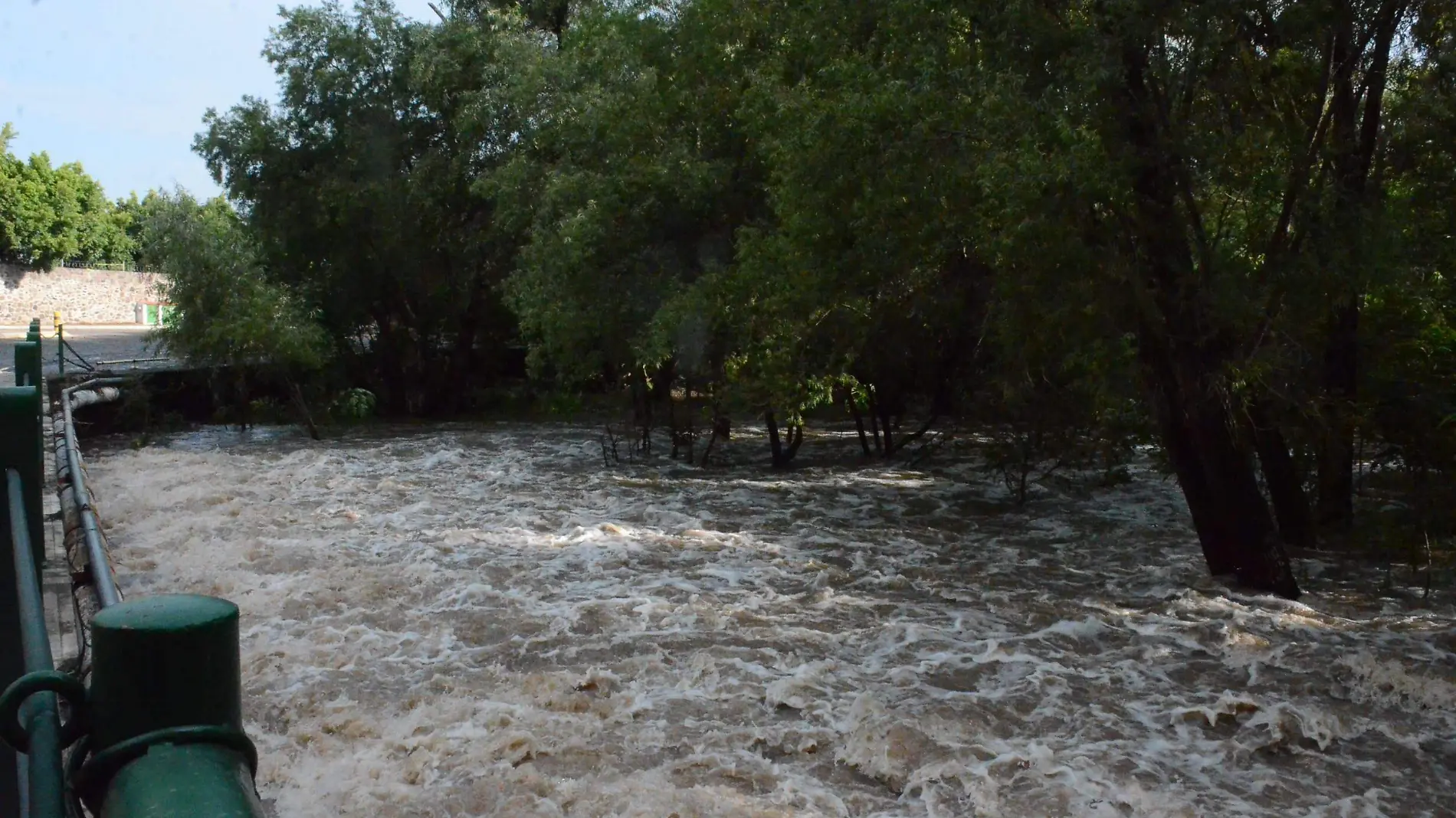 Durante la _poca de lluvias son monitoerados los vasos h_dricos cercanos a colonias y